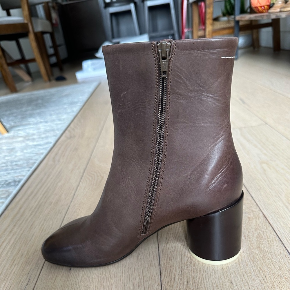 New MM boots! Only selling because they did not fit me at a 9.5, never worn. - Picture 2 of 5